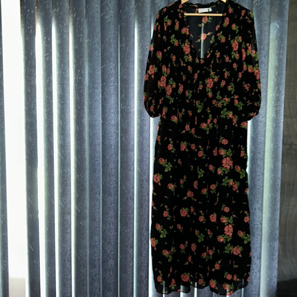 ASOS design  curve long dress size 16. Elastic waist and wrists. Floral print